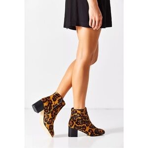 Urban Outfitters • Thelma Leopard Print Ankle Boot calf hair block heel